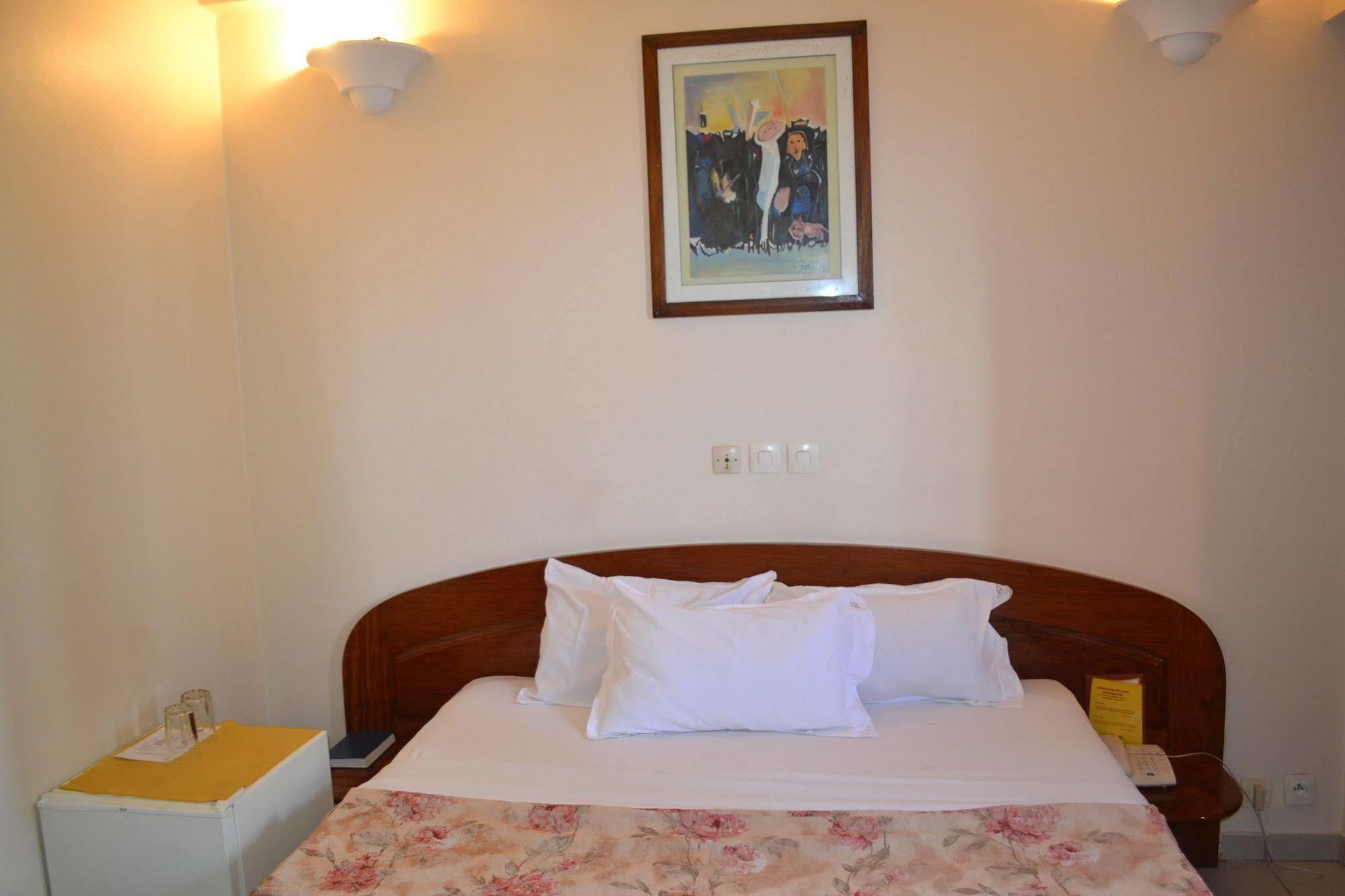Planet Hotel ดูอาลา ภายนอก รูปภาพ