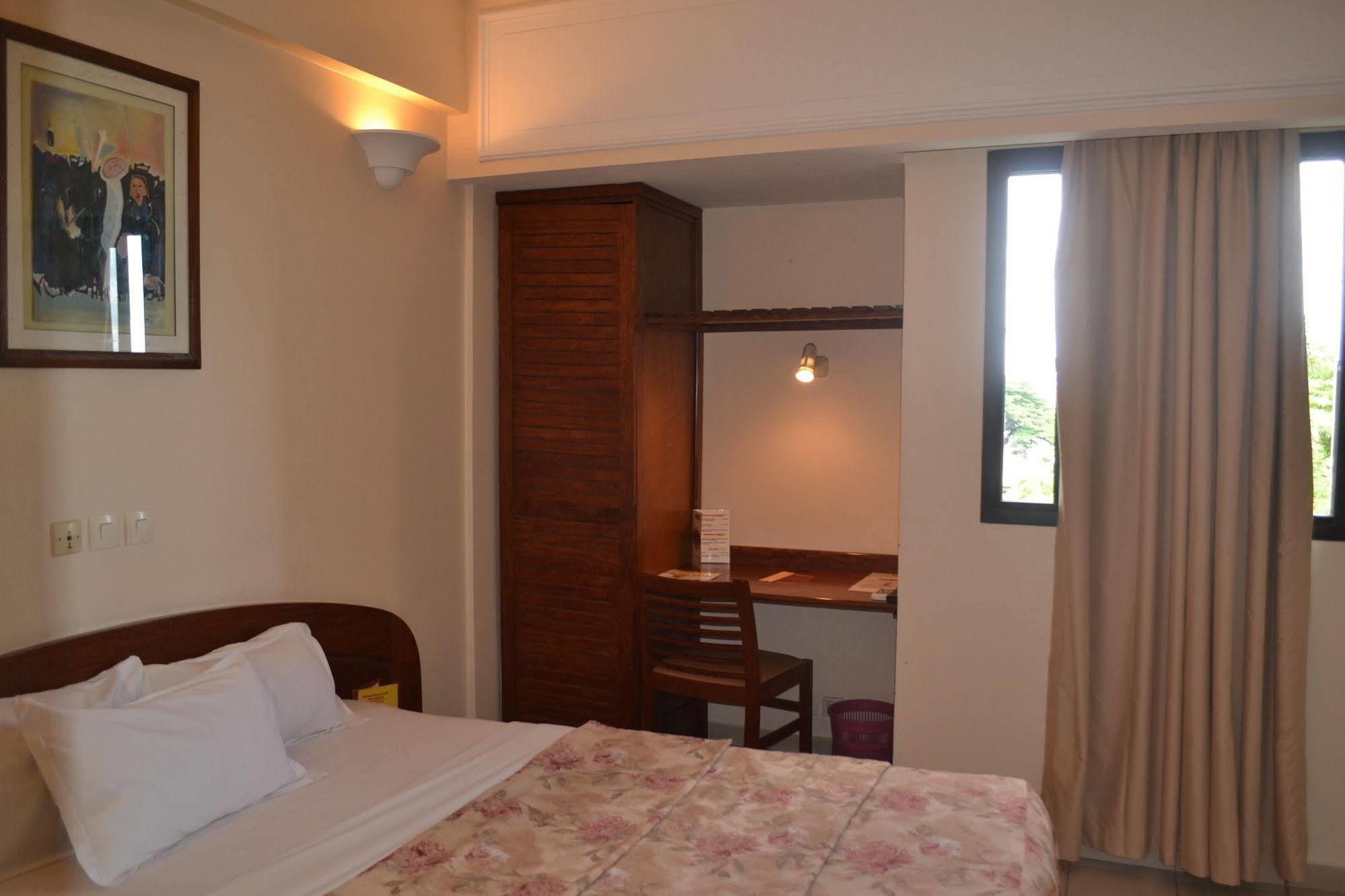 Planet Hotel ดูอาลา ภายนอก รูปภาพ
